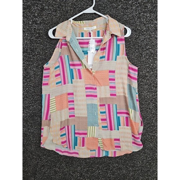 Rose + Olive Womens Red Sleeveless Collared Blouse Geometric Size Medium NWT - Picture 2 of 6
